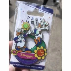 Pin Pass Annuel Donald Et Daisy édition Limitée 30ème Anniversaire